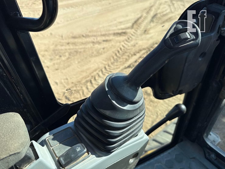 2019-caterpillar-305.5e2-cr-image-30