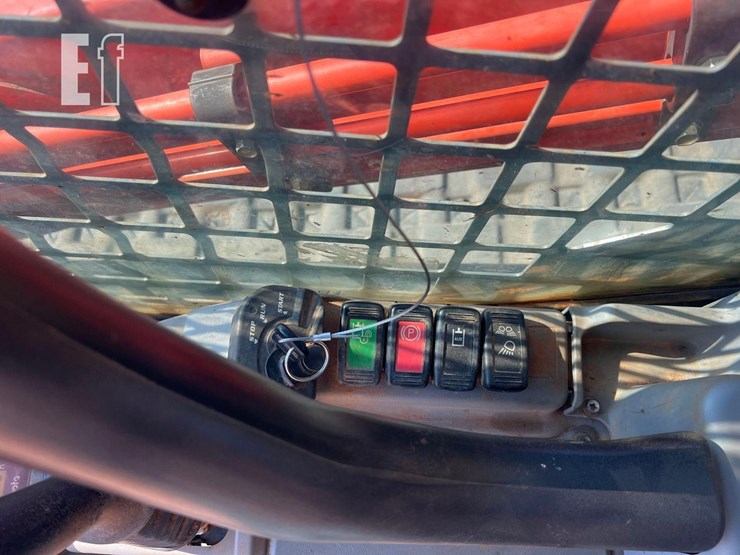 2013-kubota-svl90-2-image-25