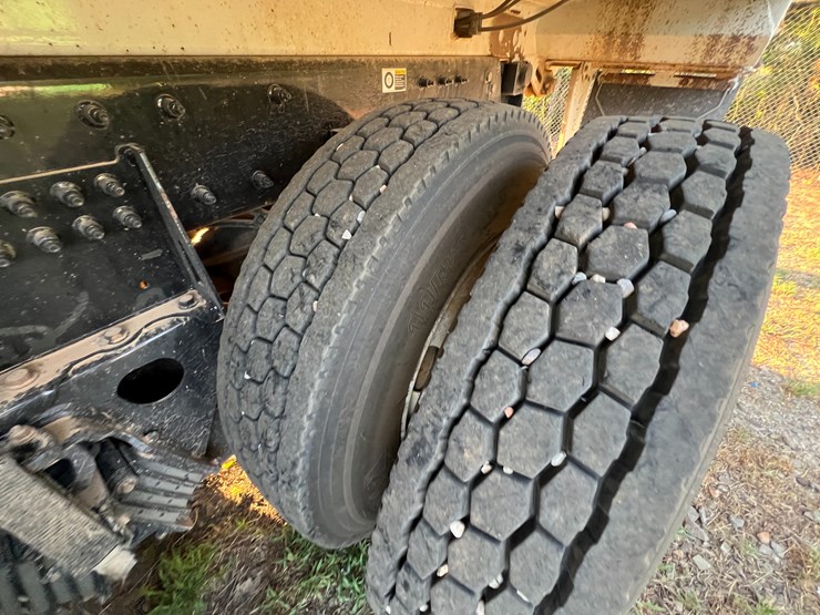 peterbilt-520-image-8