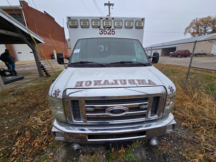 2010-ford-e450-image-24