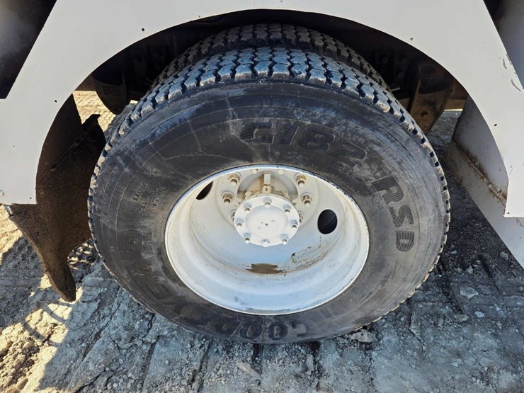 2006-kenworth-t300-image-15