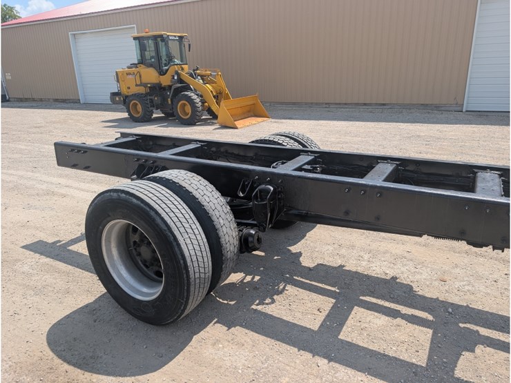 peterbilt-335-image-6