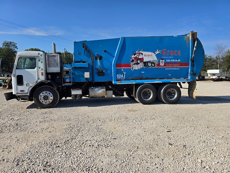 2013-peterbilt-320-image-7