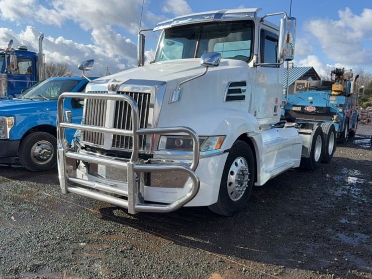 2018-western-star-5700xe-image-1