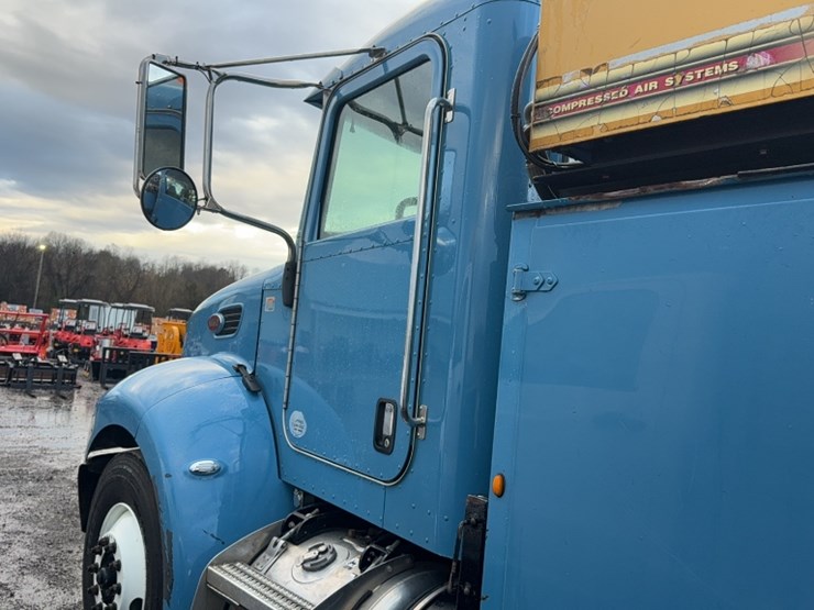 2012-peterbilt-337-image-15