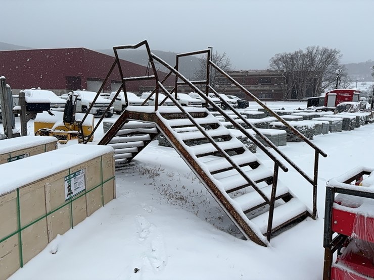 set-of-stairs-support-equipment-image-2