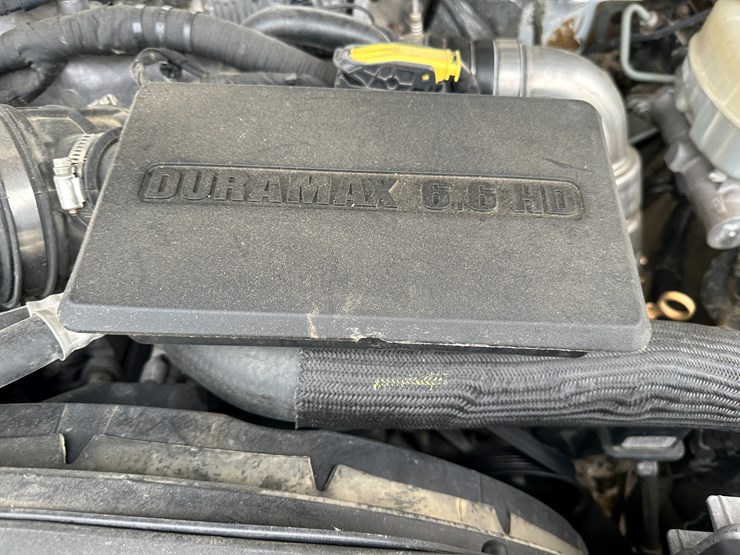 2017-chevrolet-3500hd-image-39