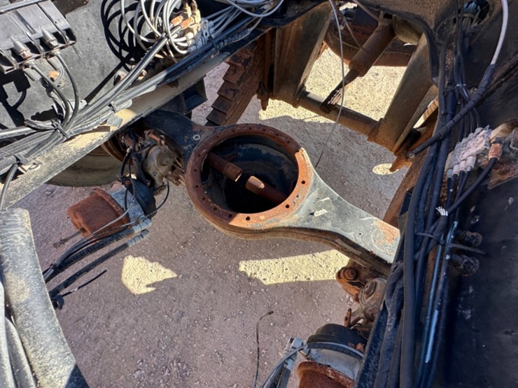 mack-granite-gu713-image-13