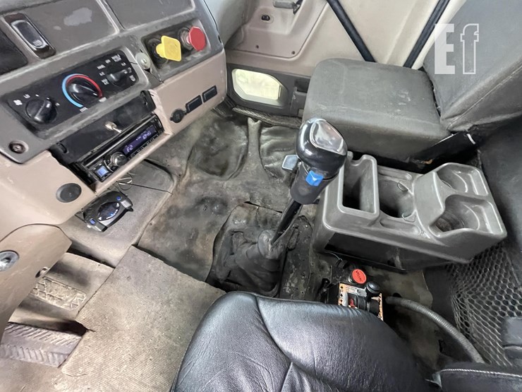 2006-sterling-l8500-image-13