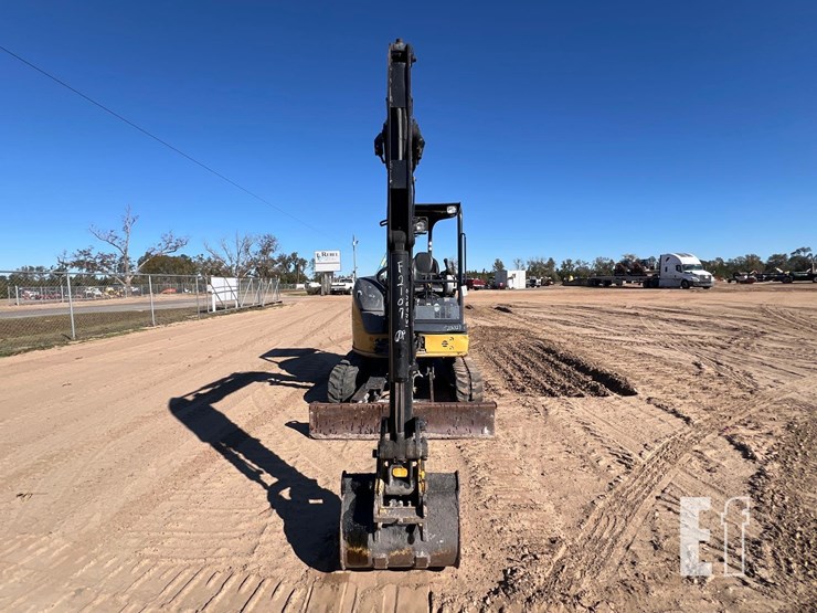 2015-deere-35g-image-7