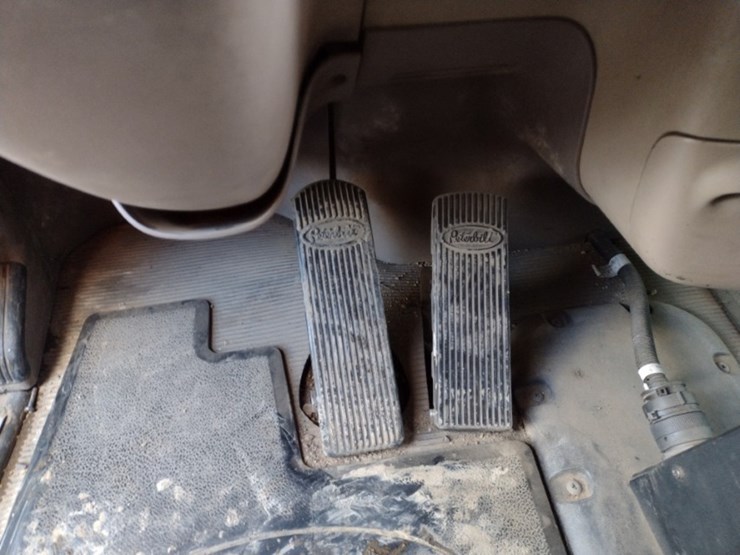 peterbilt-365-image-10