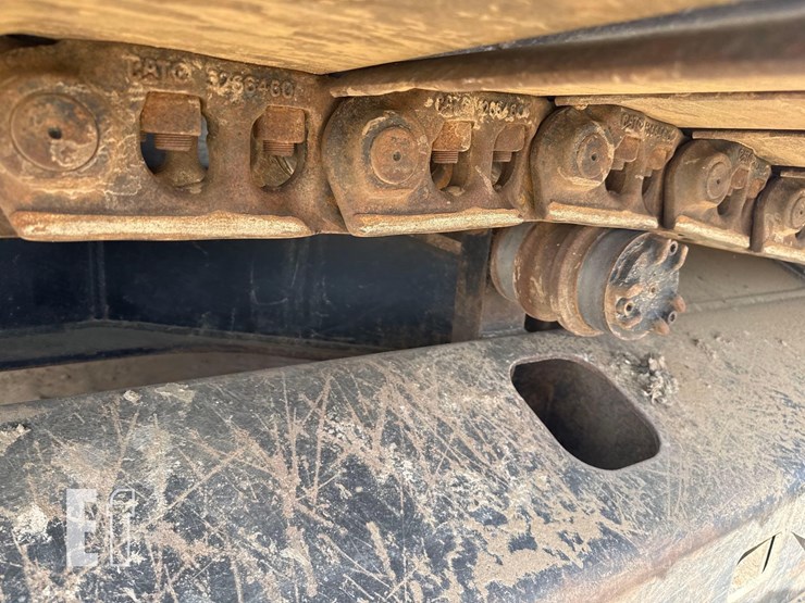 2019-caterpillar-326fl-image-11