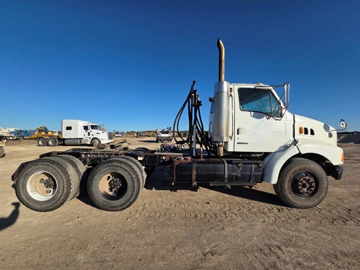2003-sterling-lt9500-image-4