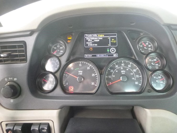 2019-peterbilt-567-image-17