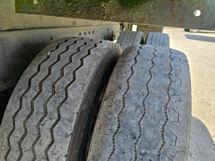 2003-peterbilt-320-image-91