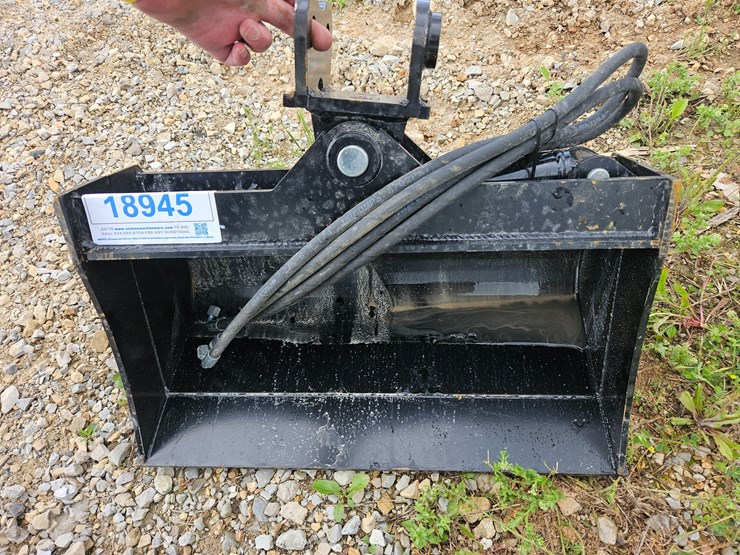 #18945-•-24"-bucket-mini-excavator-attachment-image-1