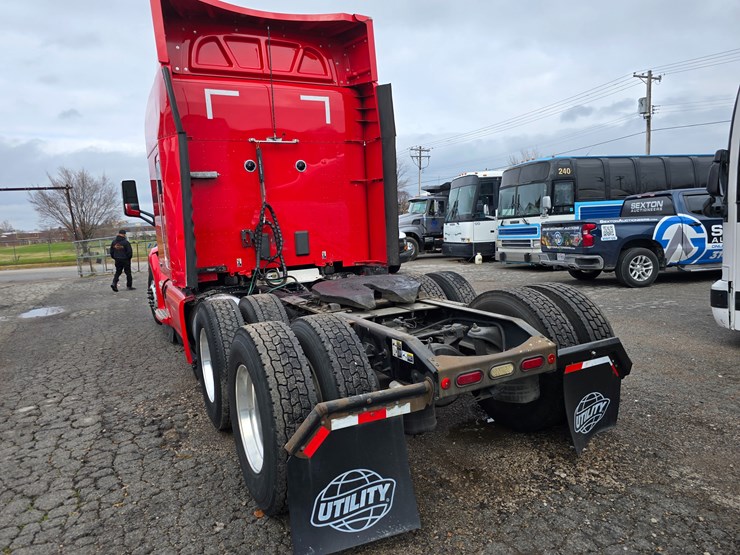 2017-peterbilt-579-image-19