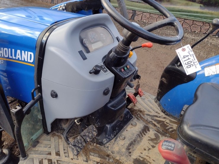 new-holland-boomer-37-image-11