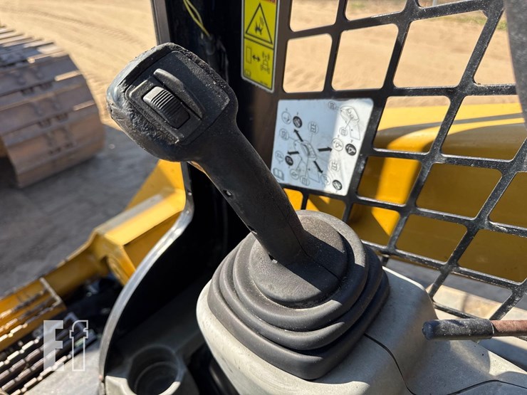 2018-caterpillar-299d2-image-26