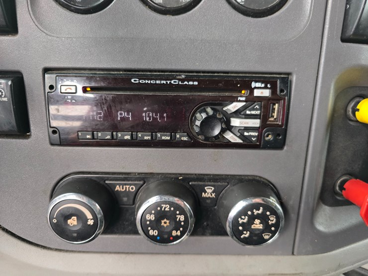 2017-peterbilt-579-image-83