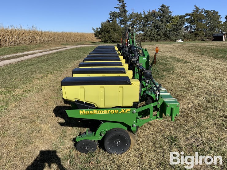 john-deere-1720-image-4