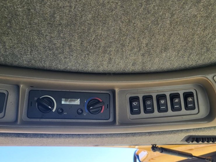 new-holland-cr9040-image-112