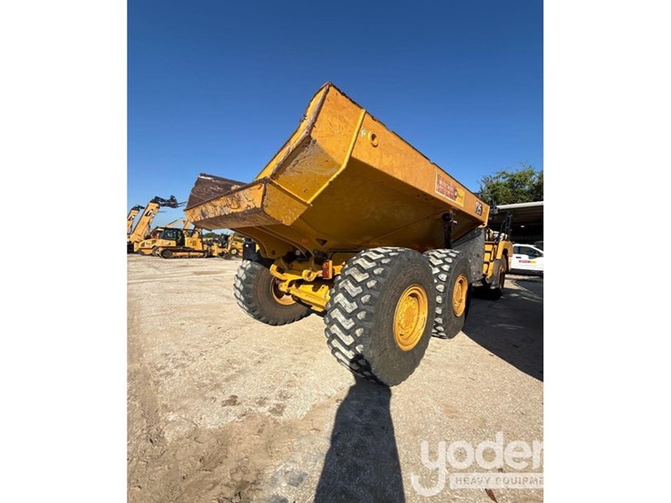 caterpillar-725-image-5