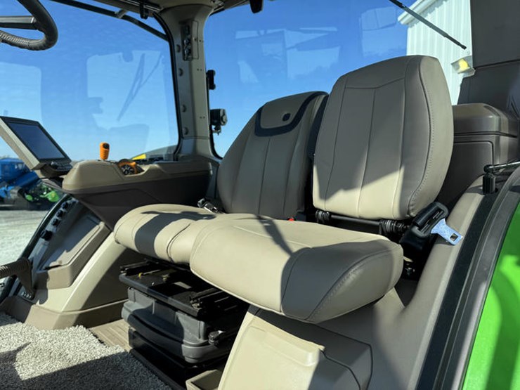 john-deere-8r-370-image-34