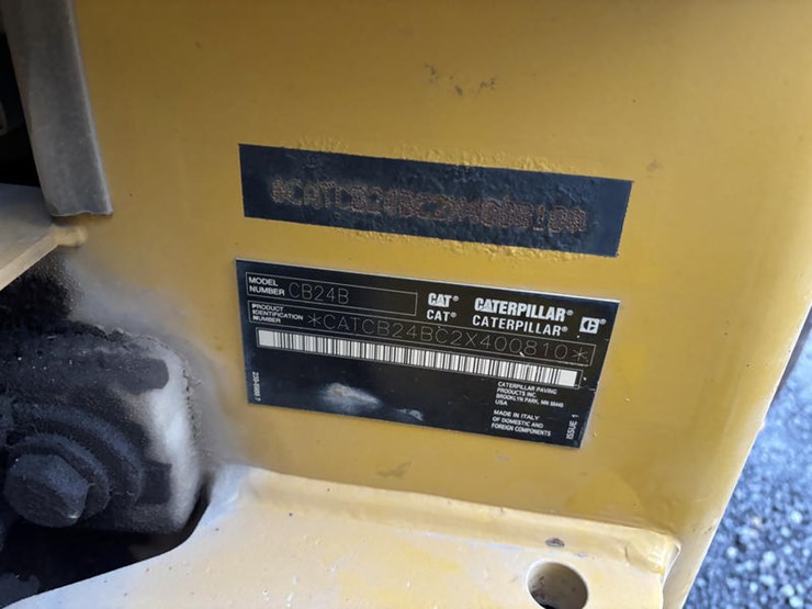 2017-caterpillar-cb24b-image-7