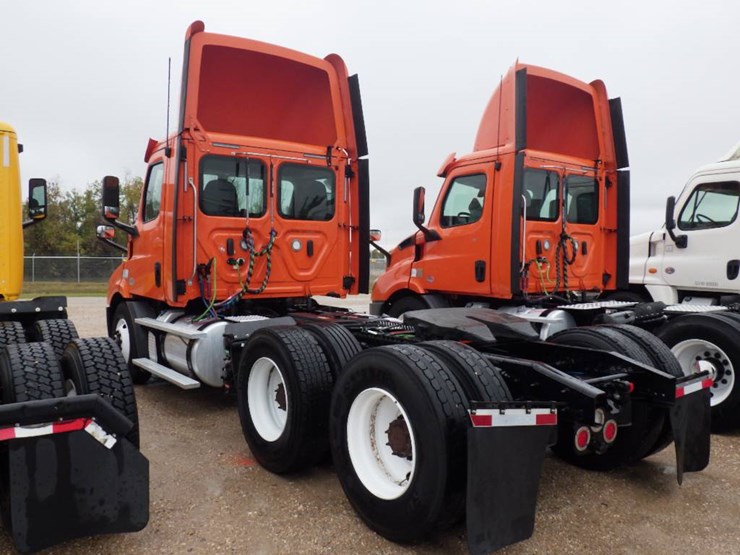2019-freightliner-cascadia-116-image-12