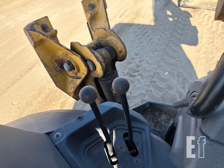 2016-deere-310sl-image-29