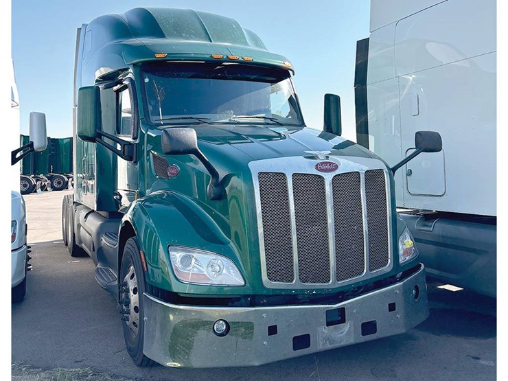 2020-peterbilt-579-image-1