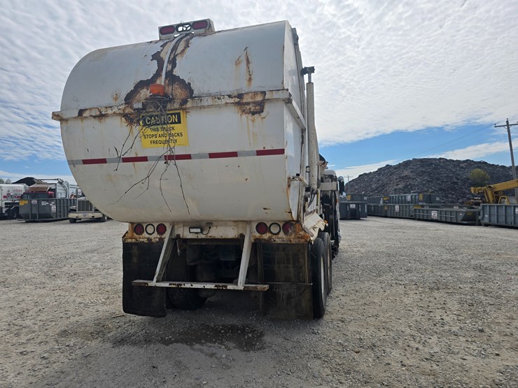 2003-peterbilt-320-image-19