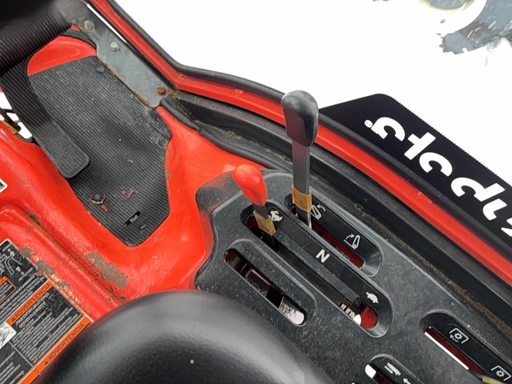 2022-kubota-f2690-image-9