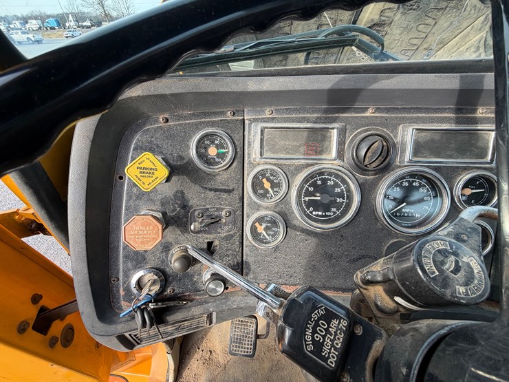 ford-lts9000-image-38