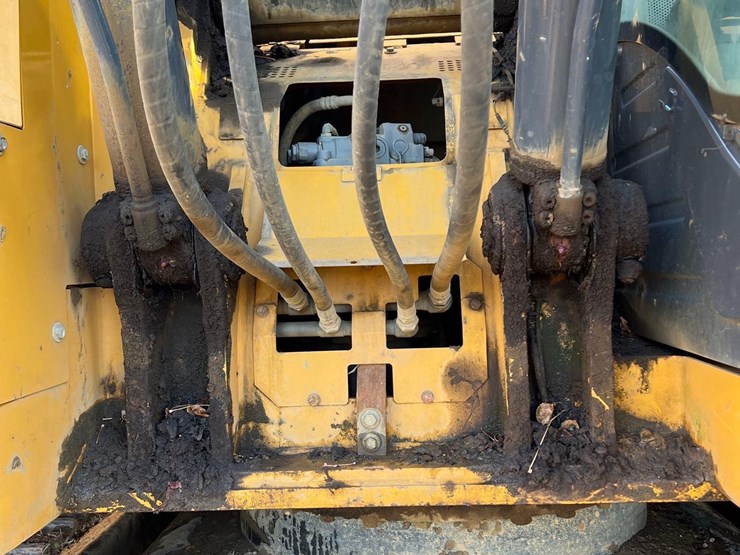 deere-245g-lc-image-9