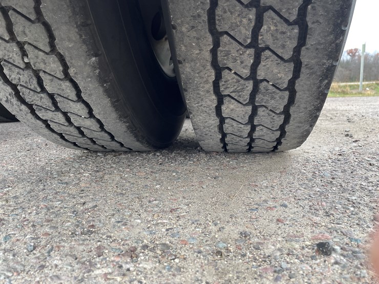 #1043-•-2009-freightliner-semi-(wi-title-in-delay)-image-91