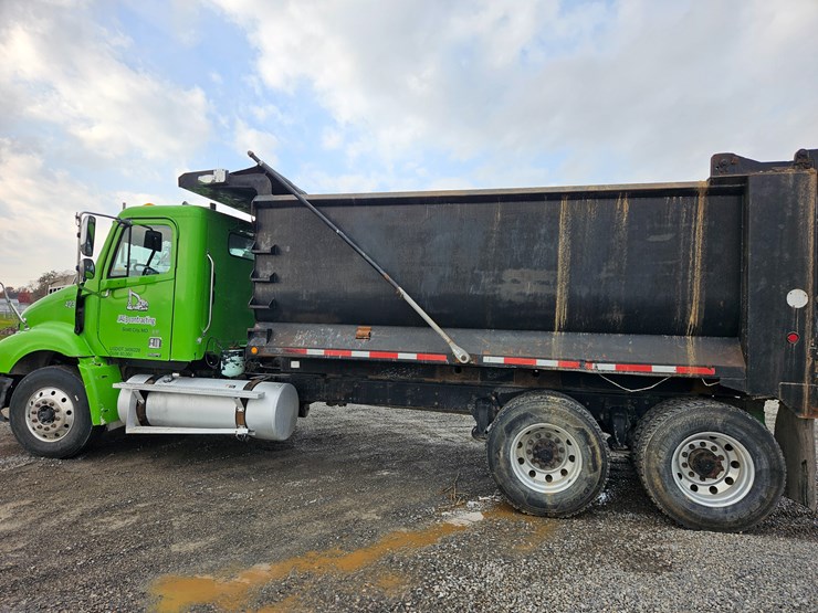 freightliner-columbia-112-image-9