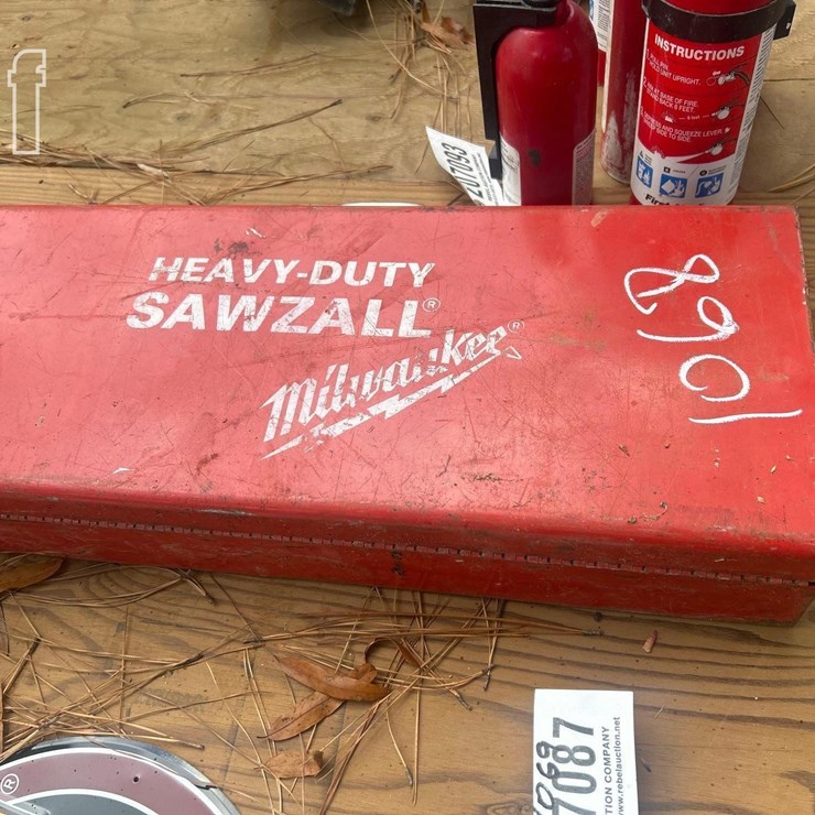 MILWAUKEE SAWZALL W/ CASE