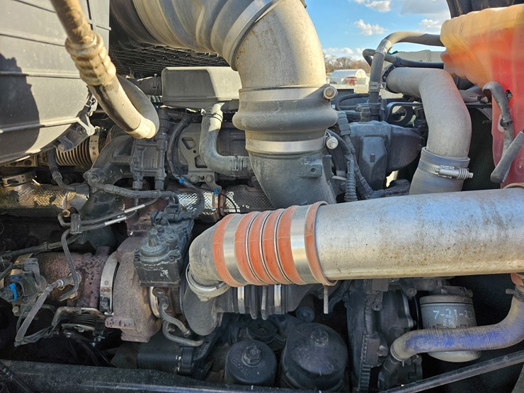 2021-kenworth-t680-image-106