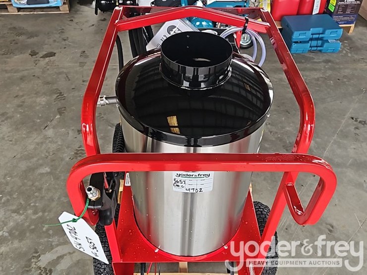 unused-magnum-4000-gold-pressure-washer,-15hp,-electric-start,-12v-system,-diesel-fire-burner-image-2