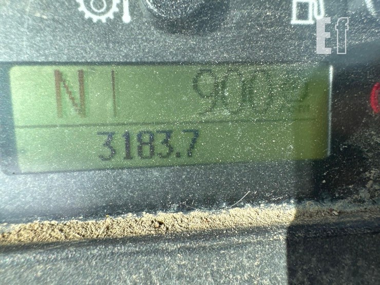 2010-deere-310j-image-31