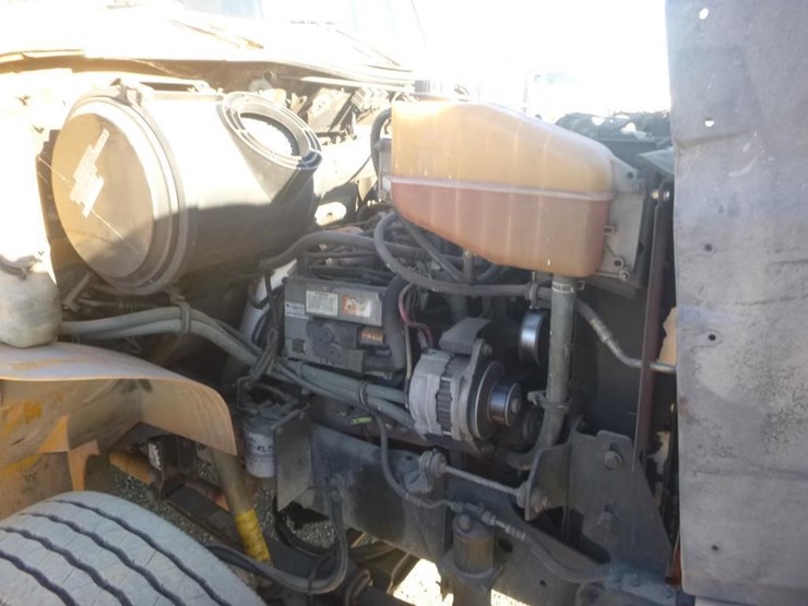 2001-international-4700-image-13