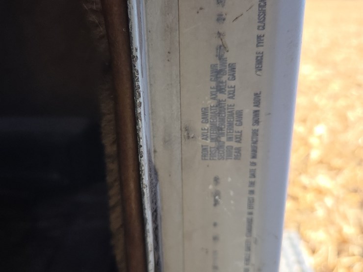 1988-freightliner-day-cab-semi-image-55