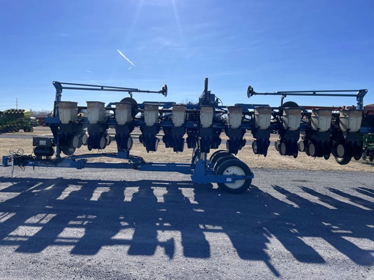 1998-kinze-2600-image-6