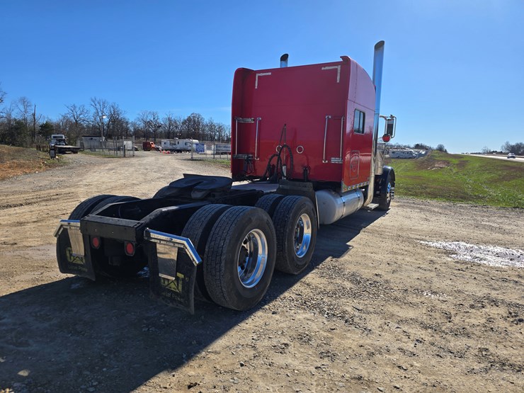 2005-peterbilt-379-image-27