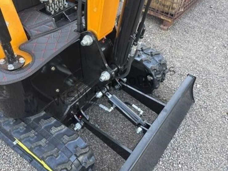 2025-miva-15-mini-excavator-image-6