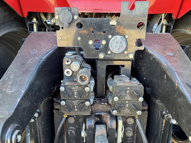 case-ih-magnum-305-image-27