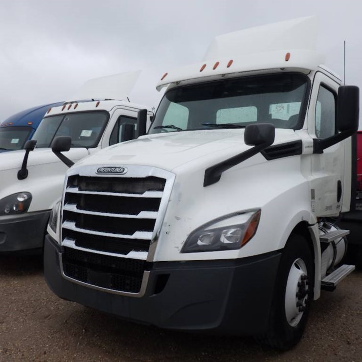 FREIGHTLINER CASCADIA 126