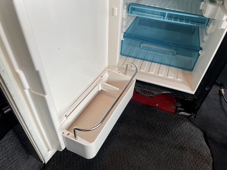 #1043-•-2009-freightliner-semi-(wi-title-in-delay)-image-59